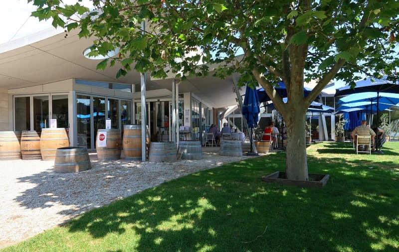 Leura Park Estate vineyard cellar door tasting